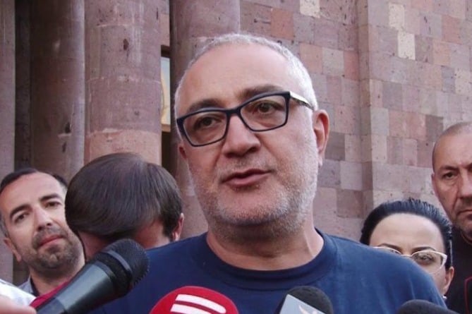 Суд под председательством Александра Азаряна освободил владельца «5-го канала» из-под ареста