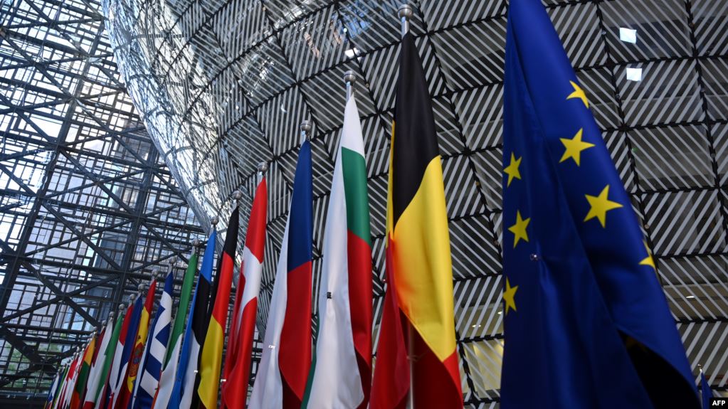 Депутаты Европарламента призвали руководство ЕС усилить борьбу с дезинформацией о вирусе