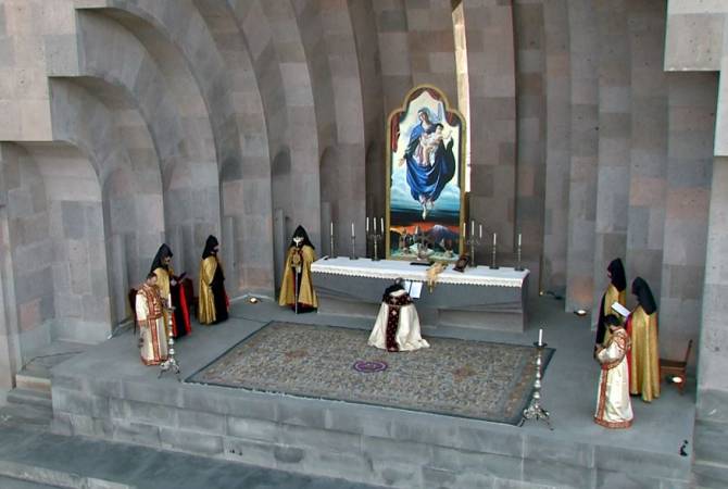 В Первопрестольном Святом Эчмиадзине Католикос Всех Армян помолился за человечество и Армению: видео