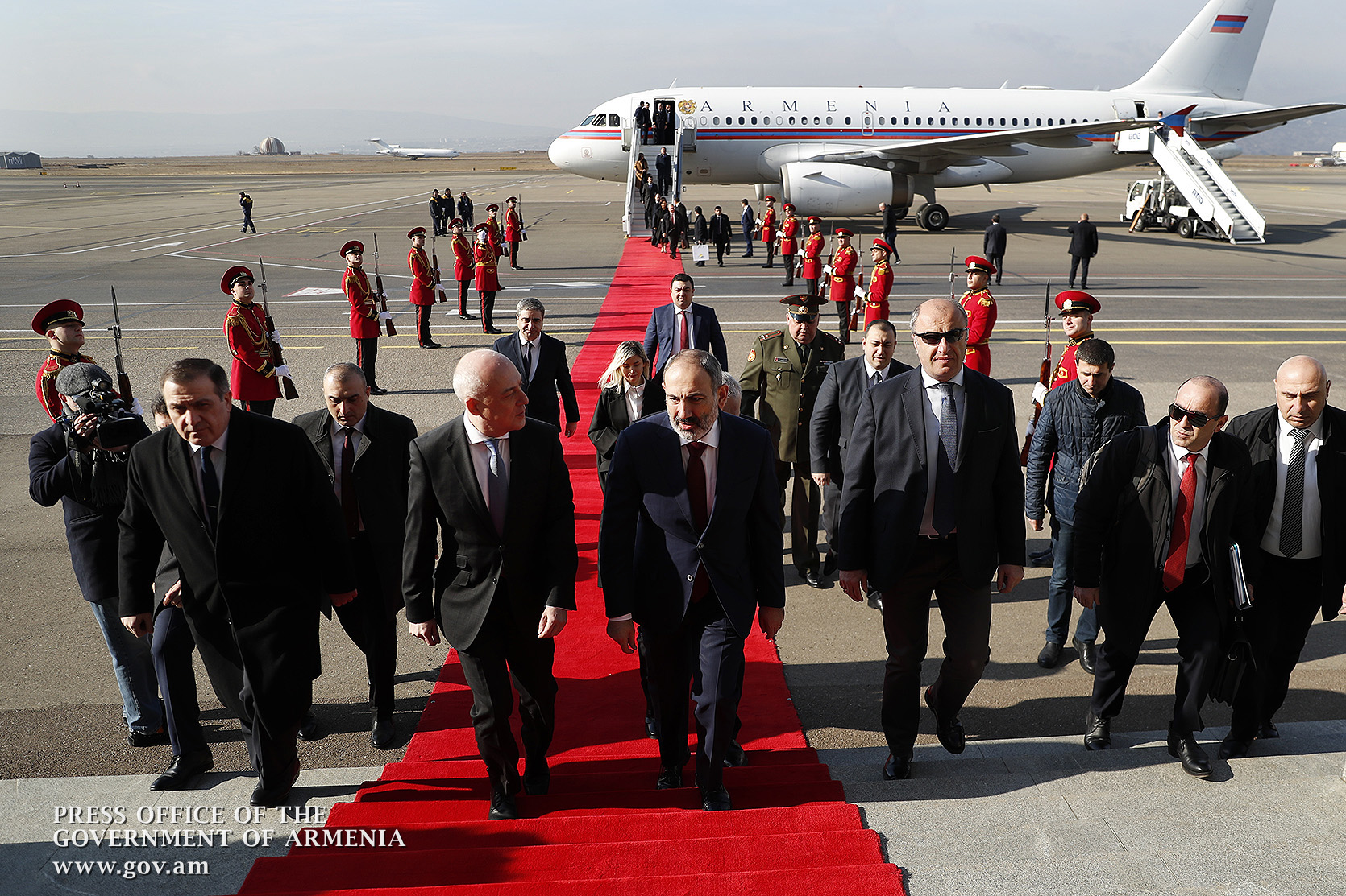 Премьер-министр Армении прибыл в Грузию с официальным визитом