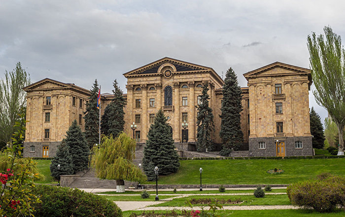 Парламент Армении принял в первом чтении проект об уголовной ответственности за нарушение требований изоляции