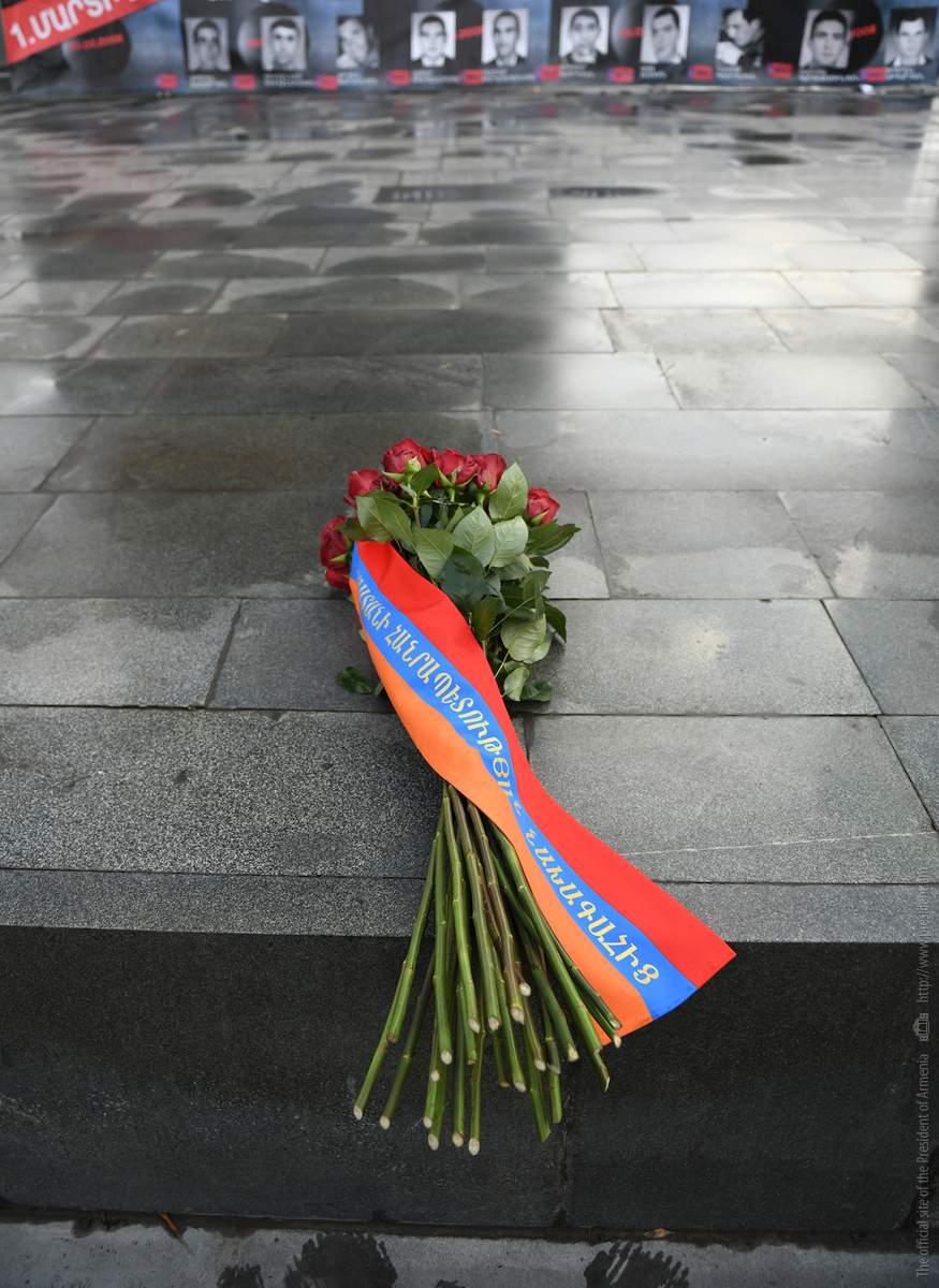 От имени президента Армении воздана дань памяти жертв трагических событий 1 марта 2008г