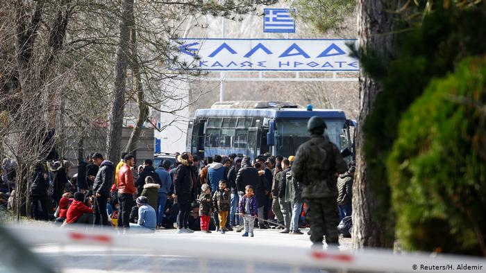 Греция обвинила Турцию в активной помощи беженцам, прорывающим кордон ЕС