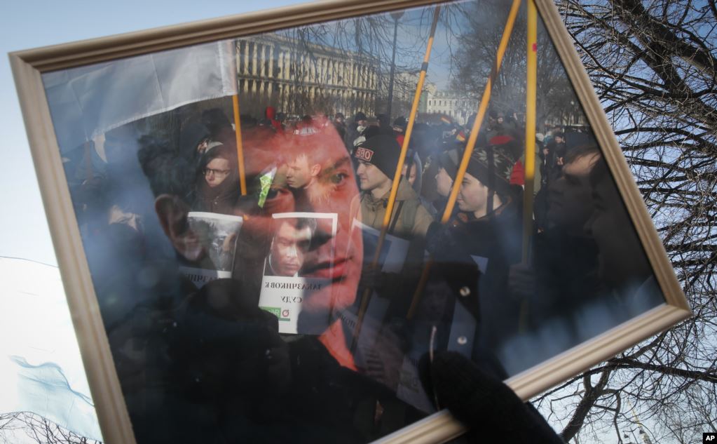 В городах России прошли многотысячные марши Немцова: видео