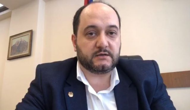 Министр Араик Арутюнян сообщил о возобновлении занятий в школах: видео
