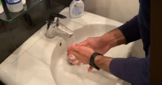 Как правильно мыть руки: видео от Арсена Торосяна