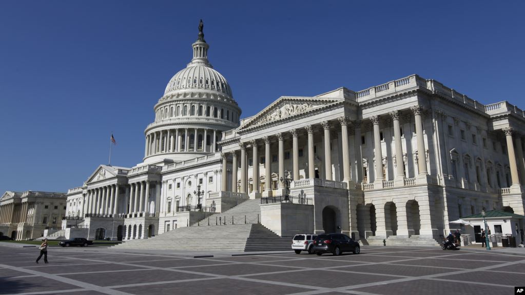 Сенат США одобрил пакет антикризисной помощи объемом 2,2 трлн долларов