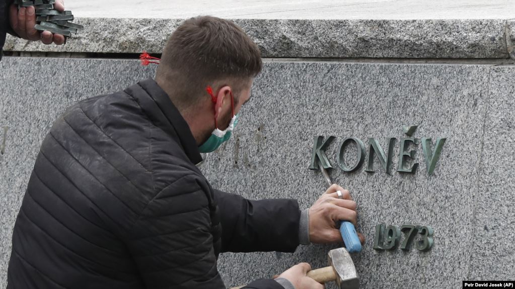 Инициаторов сноса памятника Коневу в Праге хотели отравить рицином: чешские СМИ