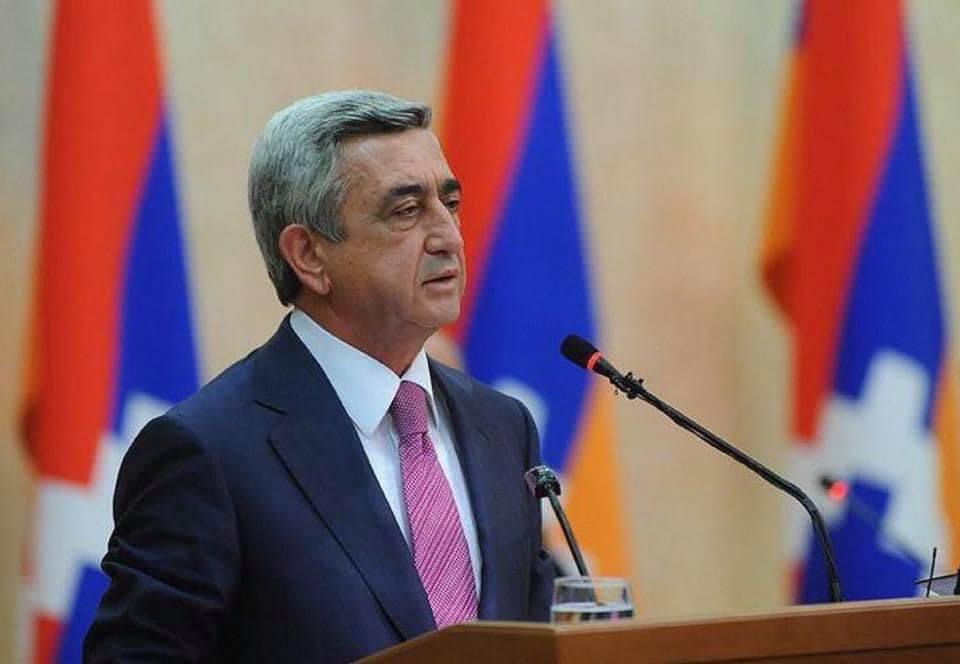 Серж Саргсян поздравил Араика Арутюняна в связи с избранием на пост президента Арцаха