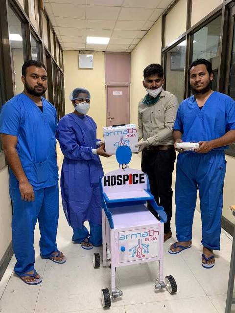 Индийский робот «Армат» будет подавать еду пациентам с коронавирусом
