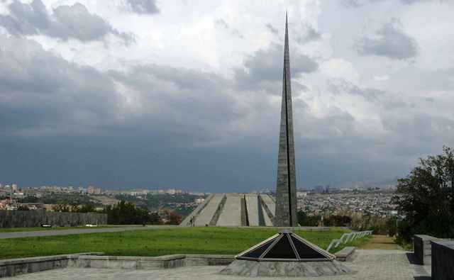 24 Апреля: послание президента Армении по случаю 105-й годовщины Геноцида армян