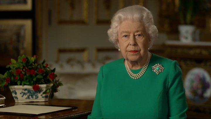 Королева Британии Елизавета II выступила с обращением к нации: видео
