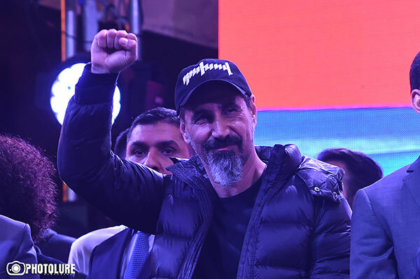 Революция была величайшим «подарком», который мы получили за последние несколько веков: Серж Танкян — видео