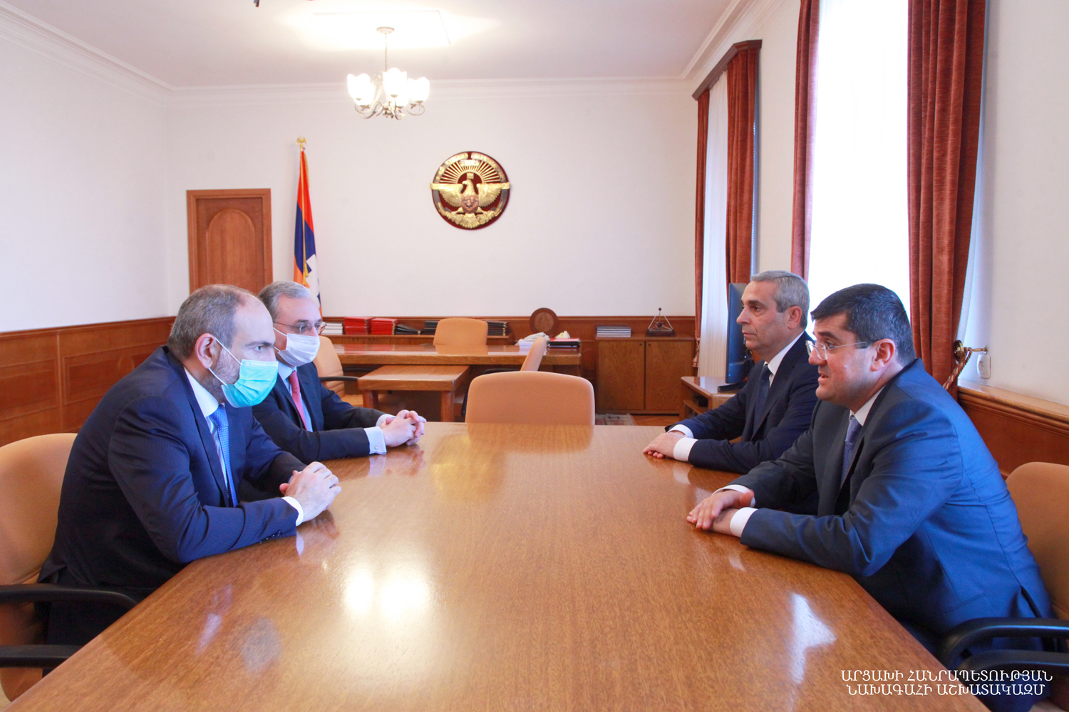 Президент Арцаха и премьер-министр Армении провели совещание по внешнеполитическим вопросам