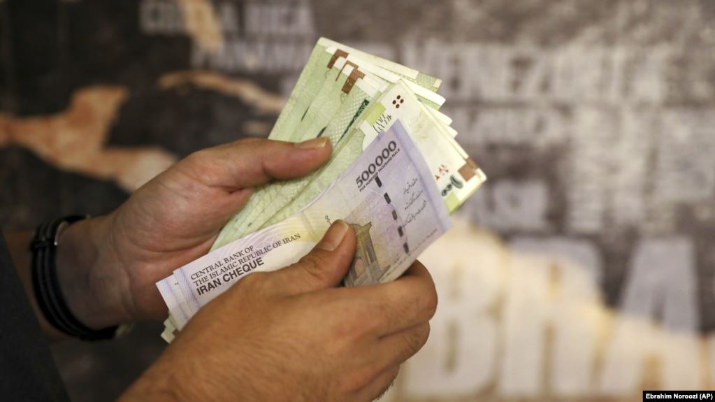 В Иране деноминируют национальную валюту — риал в 10 тысяч раз и переименуют ее в томан