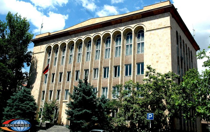 Власти Армении обсуждают возможные пути разрешения конституционного кризиса