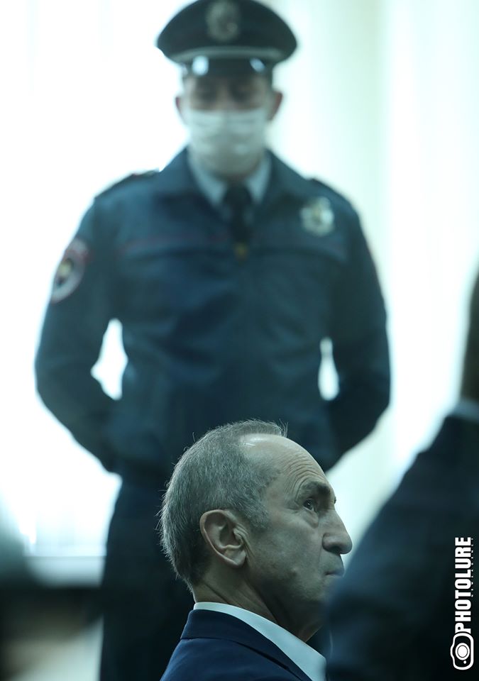 Роберт Кочарян останется под арестом: суд отклонил ходатайство экс-премьеров
