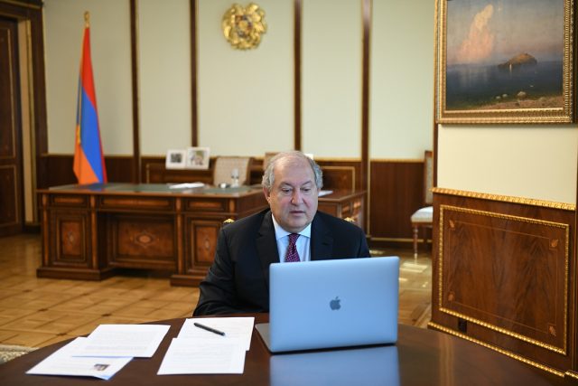 Президент Армении запускает на YouTube выступления в новом формате