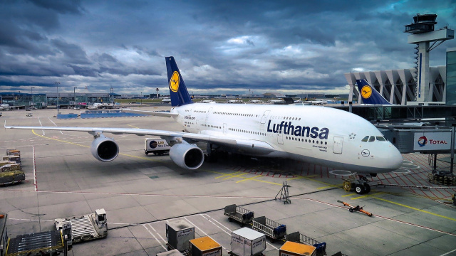 В Lufthansa могут объявить о банкротстве авиаконцерна