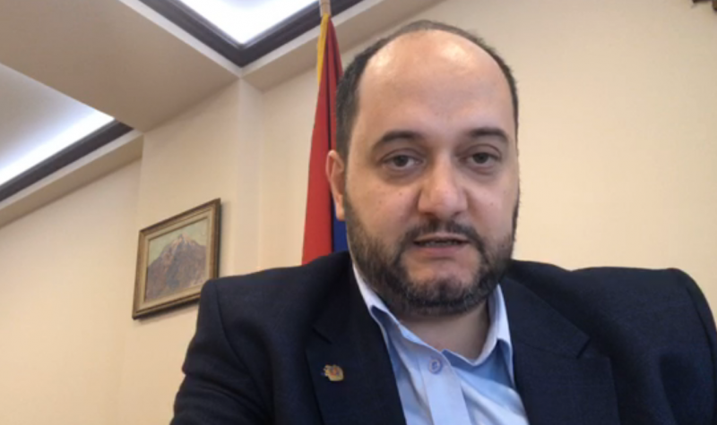 Министр Араик Арутюнян обратился к учителям и ученикам