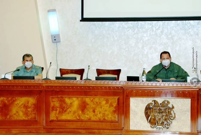 Давид Тоноян представил Оника Гаспаряна руководящему составу МО и ГШ ВС Армении