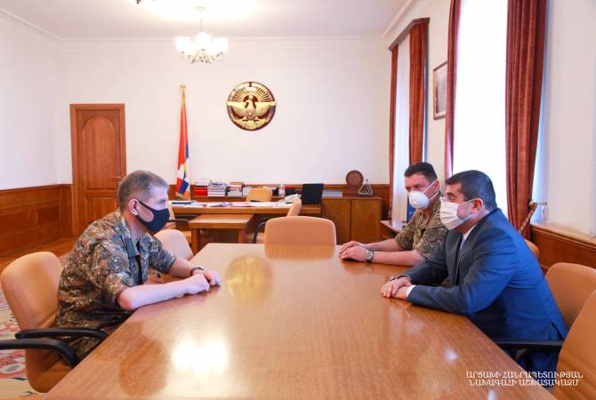 Президент Арцаха принял начальника Генштаба ВС Армении Оника Гаспаряна