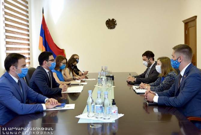 Министр юстиции с послом США обсудил реформы в Полиции Армении