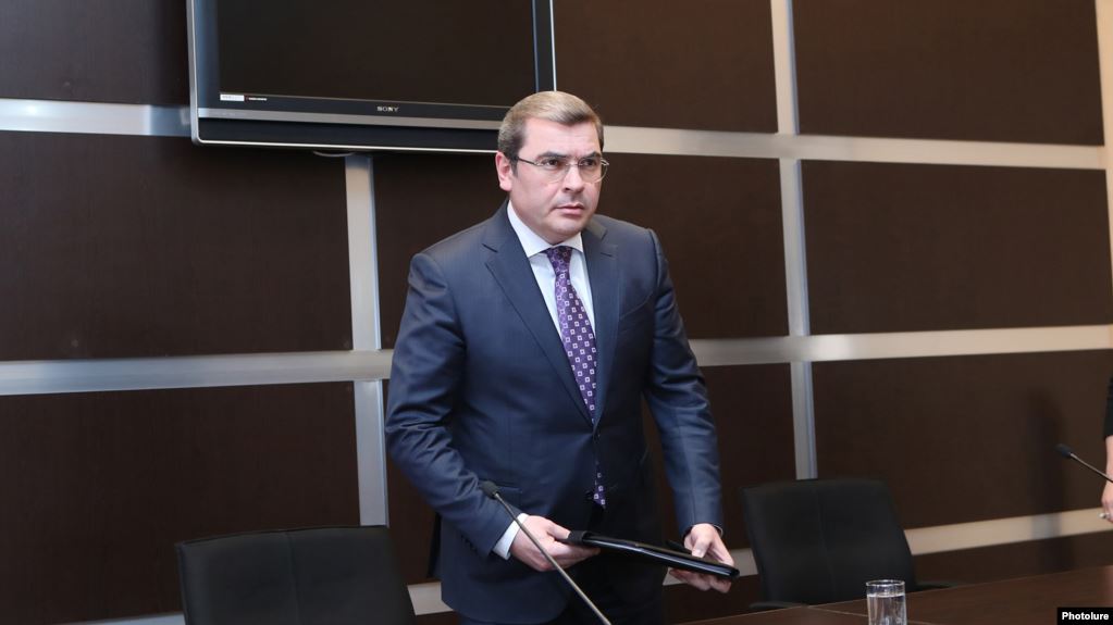 С премьер-министром в профессиональной сфере проблем не было: в КГД разъясняют отставку Ананяна