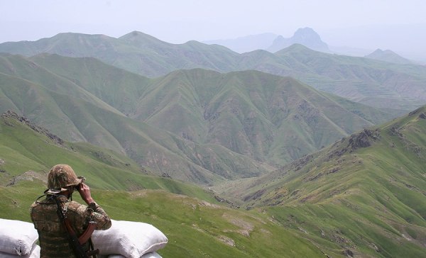 26-летний гражданин Азербайджана найден на территории Армении: просит жилье и работу