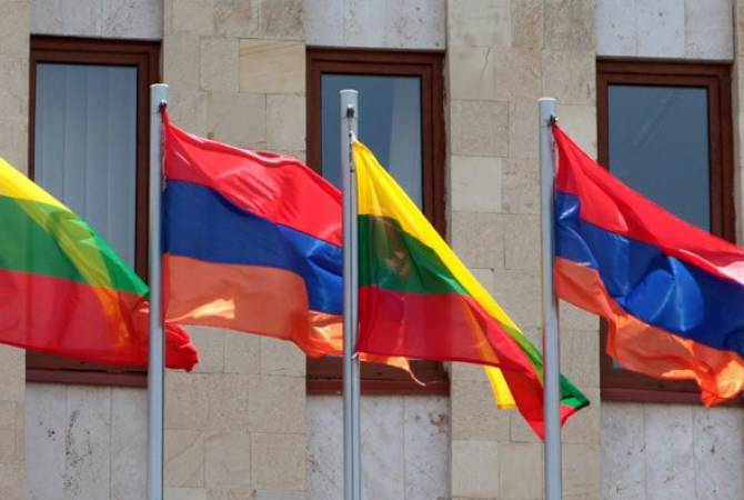 Министр обороны Армении провел телефонный разговор с коллегой из Литвы