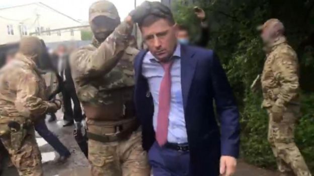 Задержанного губернатора Хабаровского края РФ считают организатором серии заказных убийств