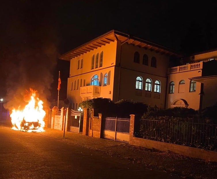 В Берлине подожжен автомобиль Посольства Армении: полиция рассматривает версию умышленного поджога