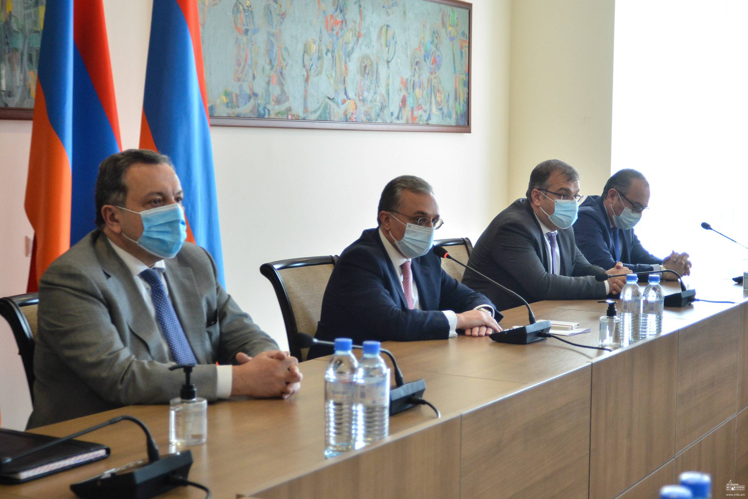 Глава МИД Армении проинформировал послов о ситуации в связи с агрессивными действиями Азербайджана