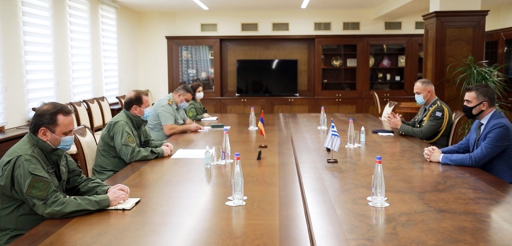 Министр обороны Армении представил делегации Посольства Греции ситуацию на армяно-азербайджанской границе
