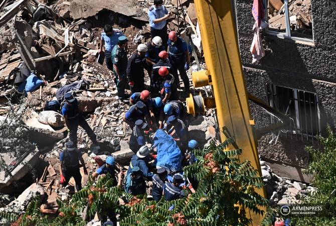 Спасатели из-под завалов рухнувшего здания в Ереване извлекли погибшего мужчину