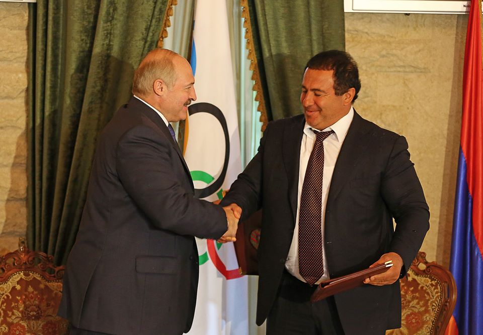 Гагик Царукян поздравил «хорошего товарища и друга» с «уверенной и убедительной победой»
