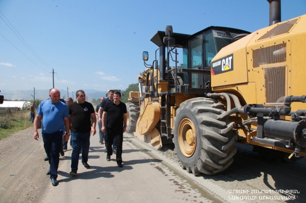Президент Арцаха ознакомился с ходом работ по ремонту автомагистрали Степанакерт-Аскеран