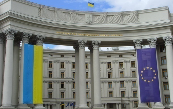 Официальный Киев объявил о приостановке всех контактов с Беларусью