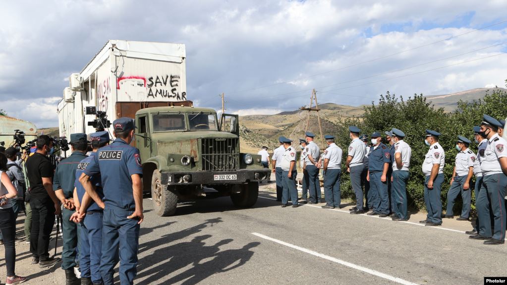 Полиция ликвидировала с территории Амулсара вагоны-домики охранной службы «Лидиан Армения»