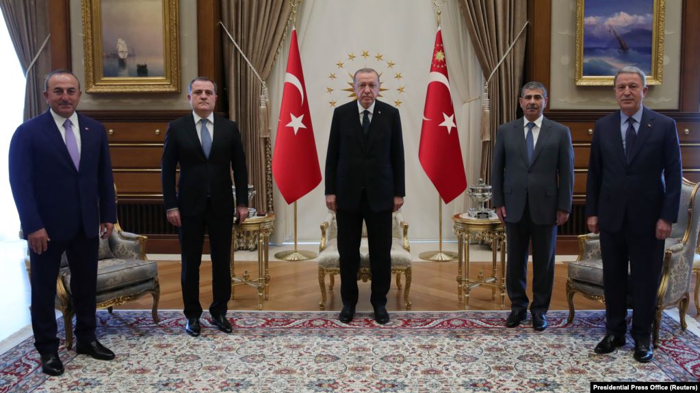 Турция поддержит Азербайджан при «любом варианте урегулирования карабахского конфликта»: Чавушоглу