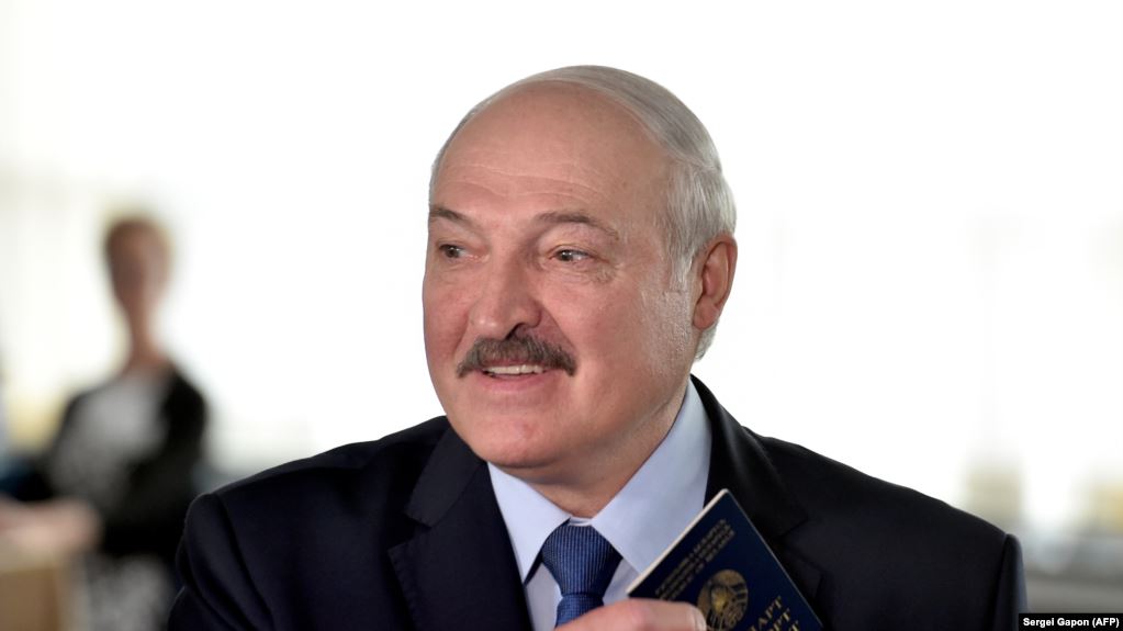 Артур Сакунц считает неприемлемым поздравления в адрес Лукашенко, Рубен Рубинян не видит в этом ничего неприемлемого