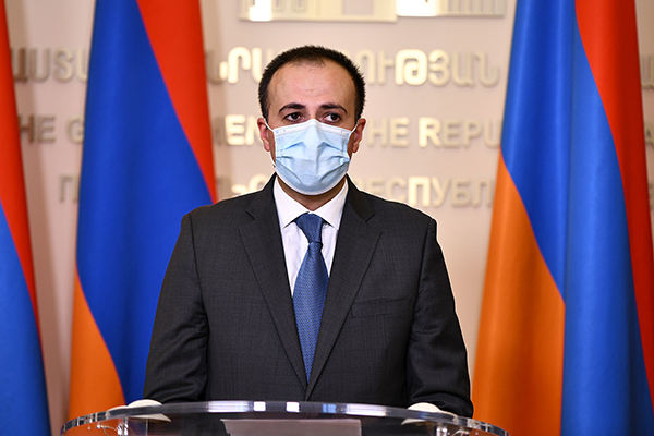 «Арсен Торосян не представлял заявления об отставке и не собирается этого делать»: пресс-секретарь Минздрава