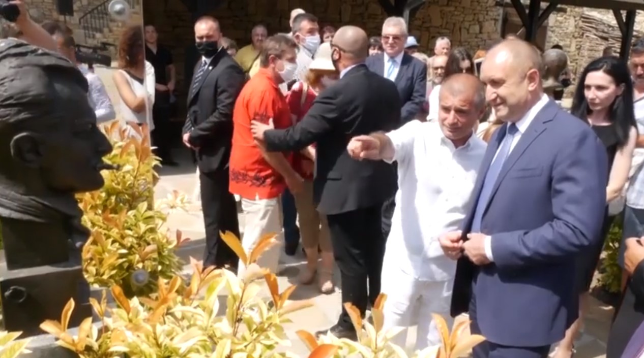 Президент Болгарии выступил во «Дворе кириллицы», построенном армянским меценатом: видео