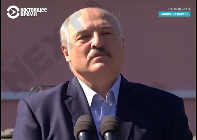 Пока вы меня не убьете, других выборов не будет: Лукашенко — кричащим «Уходи!» рабочим