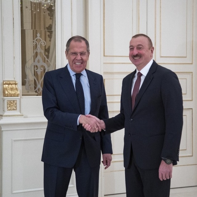 Москва бросила Алиеву спасательный круг