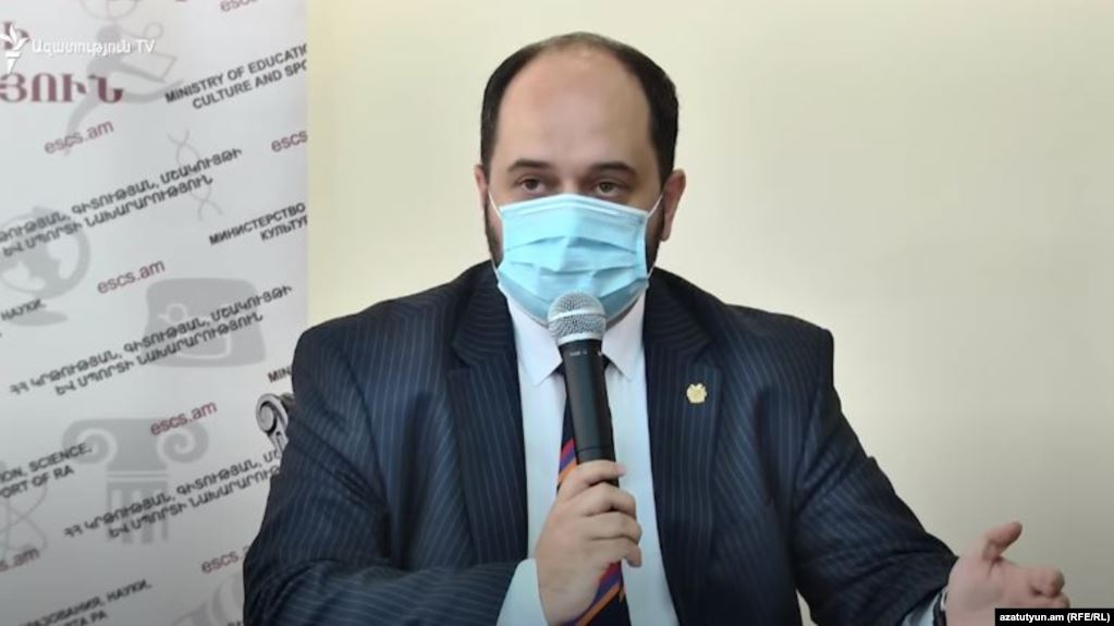 «Попрошу не запугивать меня громкими заявлениями»: Араик Арутюнян в отставку не собирается