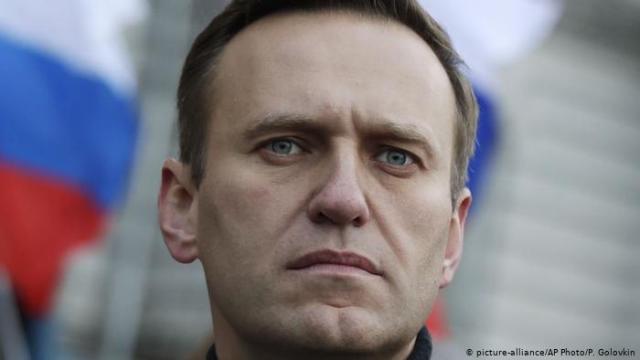 Навальный потребовал от властей РФ вернуть ему «очень важный вещдок»