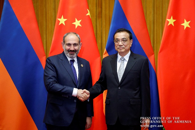 Китайско-армянские дружественные отношения сохраняют положительную динамику развития: Ли Кэцян поздравил Никола Пашиняна
