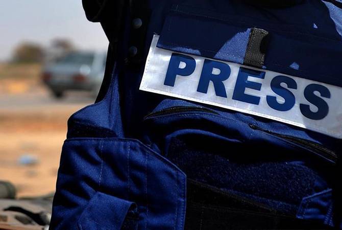 Репортеры французской “Le Monde” в Арцахе попали под обстрел Азербайджана: есть 2 раненых