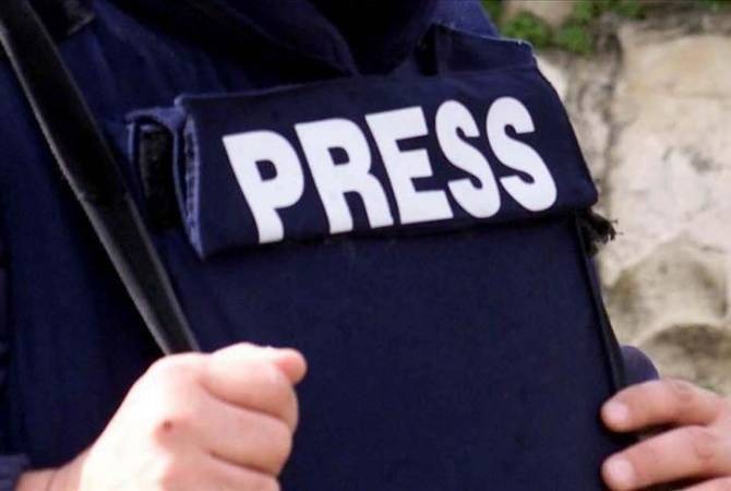 Раненых в результате обстрела Азербайджаном российских журналистов доставят в Москву спецбортом